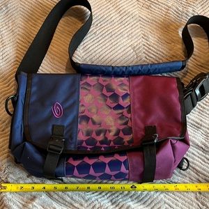 Timbuk2 Command Messenger Bag! Blue and Purple Reflective! TSA Laptop friendly!